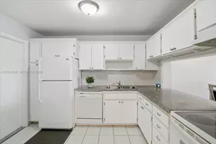 330 SE 2nd St, Hallandale Beach, FL 33009 - Photo 19