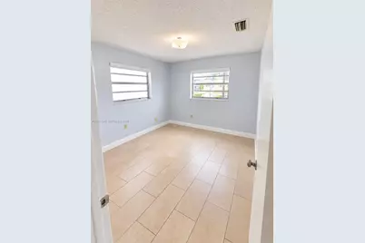 1575 NW 1st St #3, Miami, FL 33125 - Photo 5