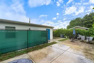 985 SE 2nd Pl, Hialeah, FL 33010 - Photo 25