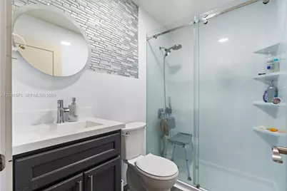 985 SE 2nd Pl, Hialeah, FL 33010 - Photo 17