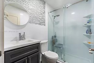 985 SE 2nd Pl, Hialeah, FL 33010 - Photo 17