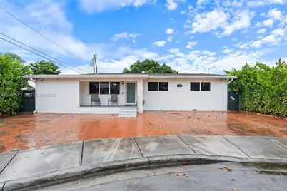 985 SE 2nd Pl, Hialeah, FL 33010 - Photo 1