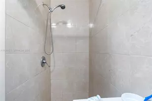 985 SE 2nd Pl, Hialeah, FL 33010 - Photo 21