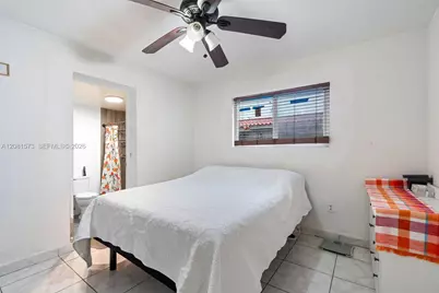 985 SE 2nd Pl, Hialeah, FL 33010 - Photo 11