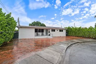985 SE 2nd Pl, Hialeah, FL 33010 - Photo 3