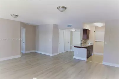 2880 N Oakland Forest Dr #212, Oakland Park, FL 33309 - Photo 9