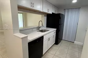 9733 Westview Dr, Coral Springs, FL 33076 - Photo 3