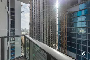 11 NE 6th St, Miami, FL 33132 - Photo 15