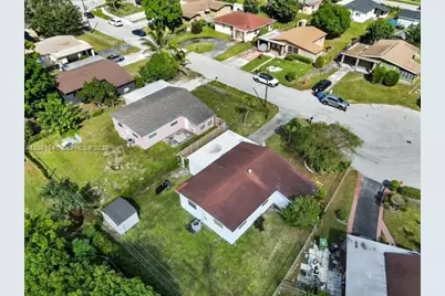 1041 NW 24th Ter, Fort Lauderdale, FL 33311 - Photo 17