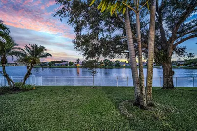 2008 NW 126th Ave, Pembroke Pines, FL 33028 - Photo 41