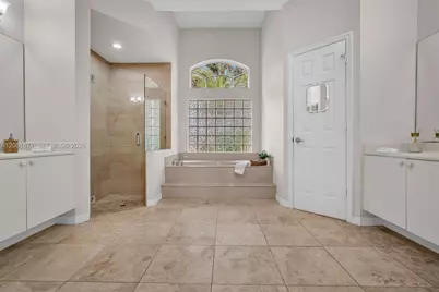 2008 NW 126th Ave, Pembroke Pines, FL 33028 - Photo 23