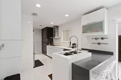10842 NW 53rd Ln, Doral, FL 33178 - Photo 11