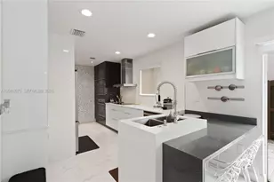 10842 NW 53rd Ln, Doral, FL 33178 - Photo 11
