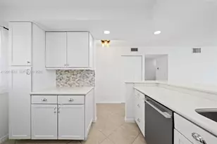 4000 NE 169th St, North Miami Beach, FL 33160 - Photo 19