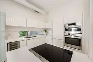 2205 Overbrook St, Miami, FL 33133 - Photo 15