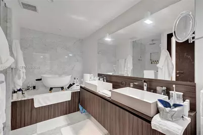 1000 Brickell Plz #3105, Miami, FL 33131 - Photo 25