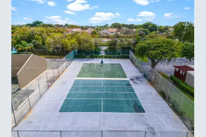 1699 W Fairway Rd, Pembroke Pines, FL 33026 - Photo 23