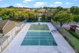 1699 W Fairway Rd, Pembroke Pines, FL 33026 - Photo 23