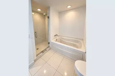 500 Brickell Ave #2504, Miami, FL 33131 - Photo 9