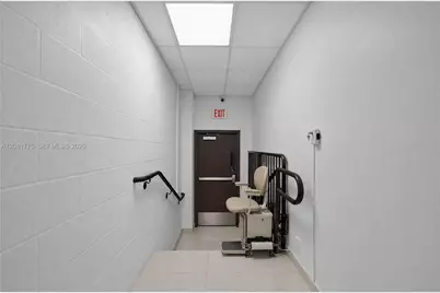 3042 NW 82nd Ave, Doral, FL 33122 - Photo 13