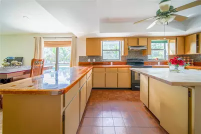 576 Marshall Rd, West Palm Beach, FL 33413 - Photo 3