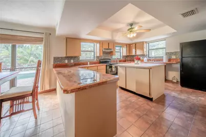 576 Marshall Rd, West Palm Beach, FL 33413 - Photo 5
