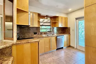 9132 Byron Ave, Surfside, FL 33154 - Photo 11