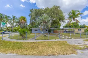 950 NE 164th St, North Miami Beach, FL 33162 - Photo 3