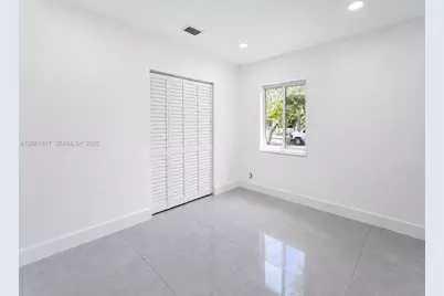 950 NE 164th St, North Miami Beach, FL 33162 - Photo 17