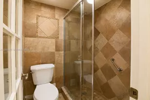 8895 Fontainebleau Blvd, Miami, FL 33172 - Photo 9