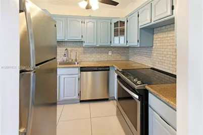 220 Kings Point Dr #304, Sunny Isles Beach, FL 33160 - Photo 3