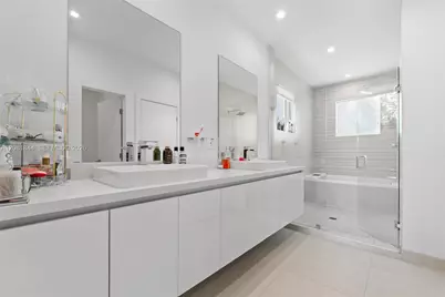 6810 NW 103rd Pl, Doral, FL 33178 - Photo 23