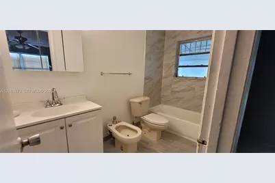 3641 NW 15th St, Miami, FL 33125 - Photo 11
