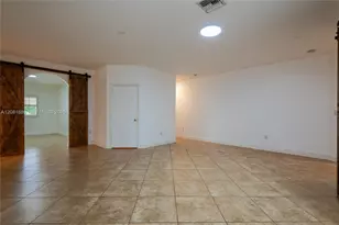 20425 SW 319th St, Homestead, FL 33030 - Photo 5