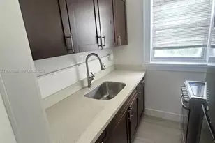 967 SW 5th St, Miami, FL 33130 - Photo 3