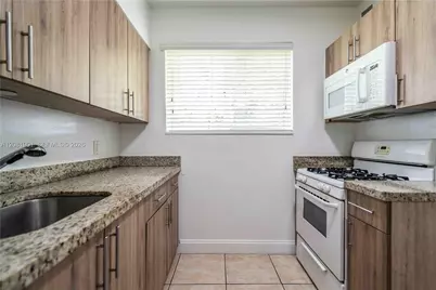 75 S Shore Dr #4B, Miami Beach, FL 33141 - Photo 9