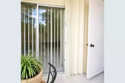 301 Cambridge Rd #306, Hollywood, FL 33024 - Photo 11