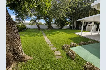 204 SW 7th Ave, Hallandale Beach, FL 33009 - Photo 13