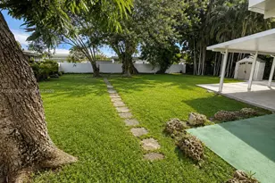 204 SW 7th Ave, Hallandale Beach, FL 33009 - Photo 13