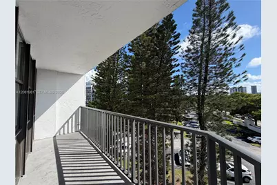 1000 Parkview Dr #531, Hallandale Beach, FL 33009 - Photo 7