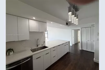 1000 Parkview Dr #531, Hallandale Beach, FL 33009 - Photo 23