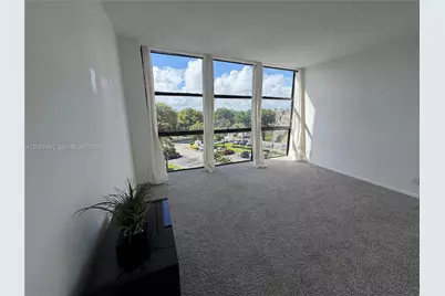 1000 Parkview Dr #531, Hallandale Beach, FL 33009 - Photo 13