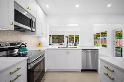 1360 NE 138th St, North Miami, FL 33161 - Photo 15