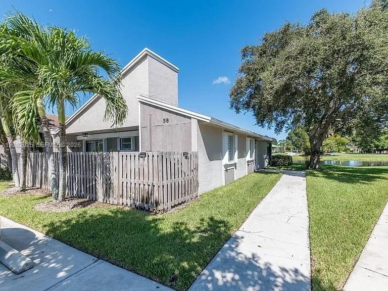 518 Woodgate Cir #E main architectural view
