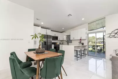 518 Woodgate Cir #E, Sunrise, FL 33326 - Photo 3