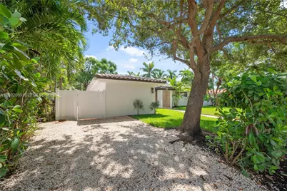10619 NE 10th Pl, Miami Shores, FL 33138 - Photo 3
