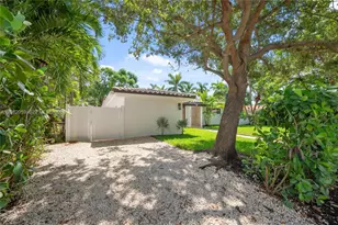 10619 NE 10th Pl, Miami Shores, FL 33138 - Photo 3