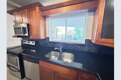 2880 Pine Tree Dr #3, Miami Beach, FL 33140 - Photo 5