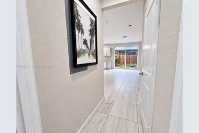 2419 SE 11th St, Homestead, FL 33035 - Photo 3