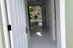 11183 NW 7th St, Miami, FL 33172 - Photo 5